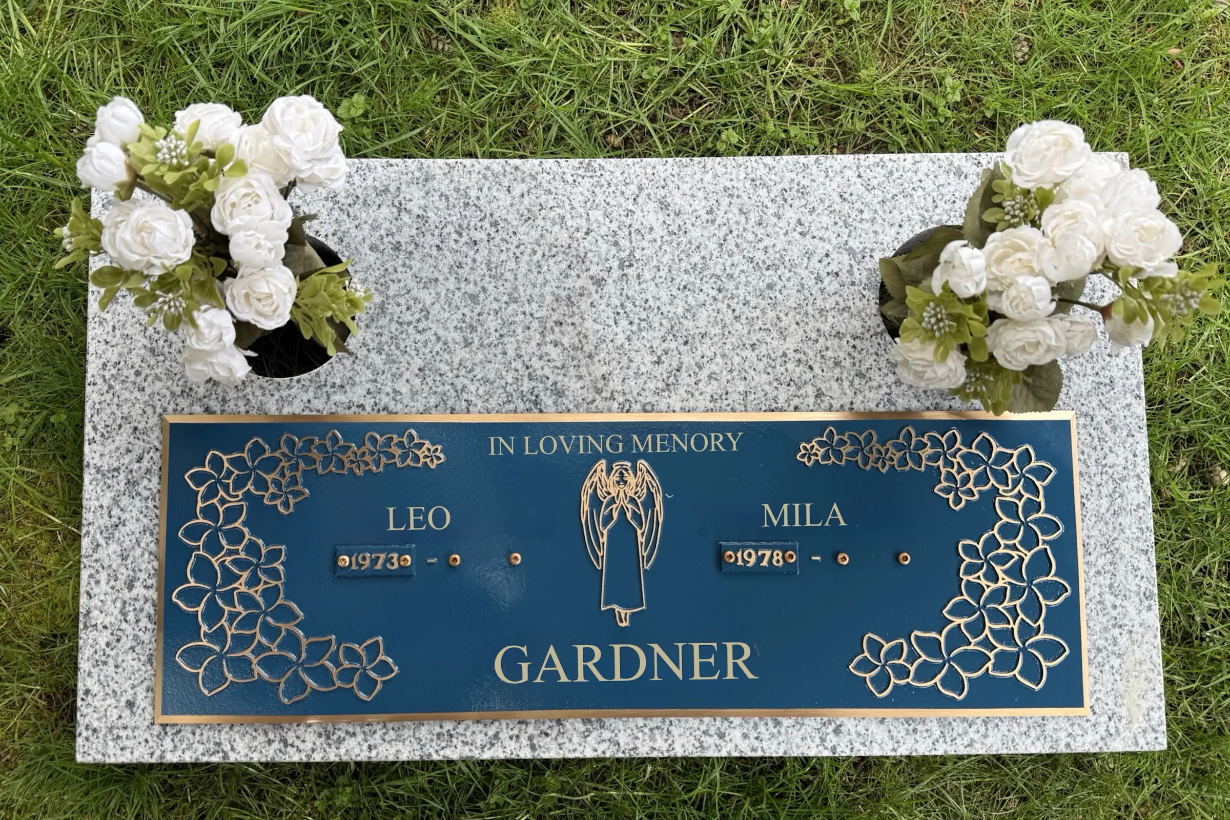 Double-Cremation-Memorial-flowers