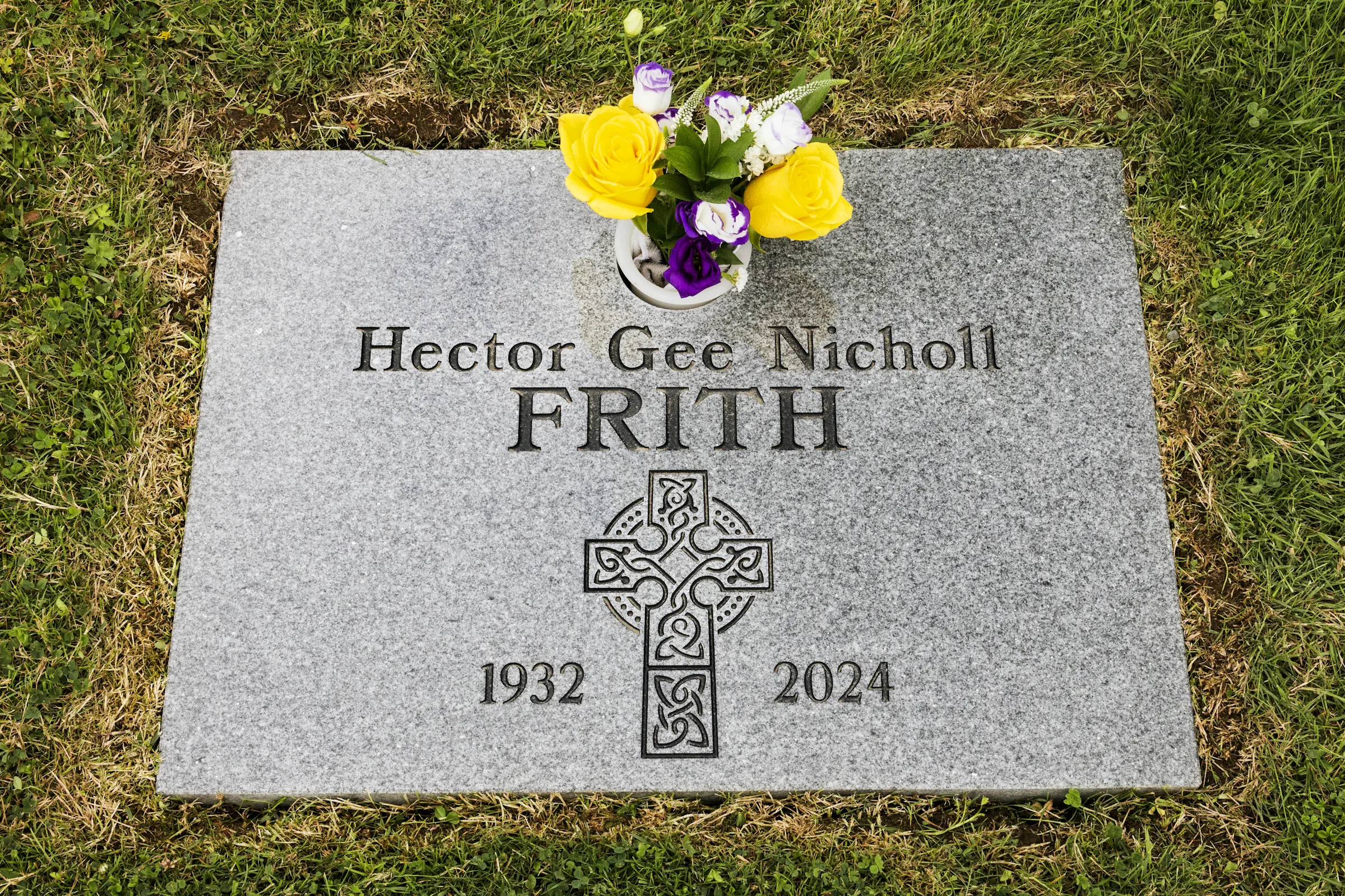 Full Body Plot Sera Grey Granite